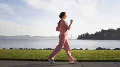 Chôdza už nie je to pravé? Vedci objavili ešte prospešnejší zvyk